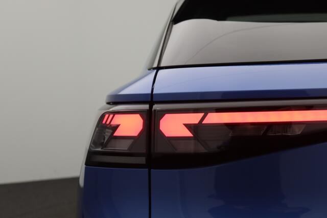 Volkswagen T-Roc 1.5 eTsi R-Line First Edition 150PK DSG Pano-Schuifdak, Trekhaak