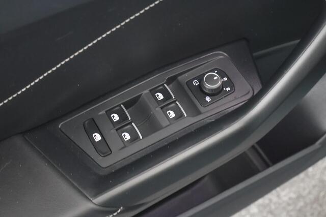 Volkswagen T-Roc 1.5 TSI 150pk Style Trekhaak Camera Led Keyless Stoelverwarming Virtual Cockpit App-Connect