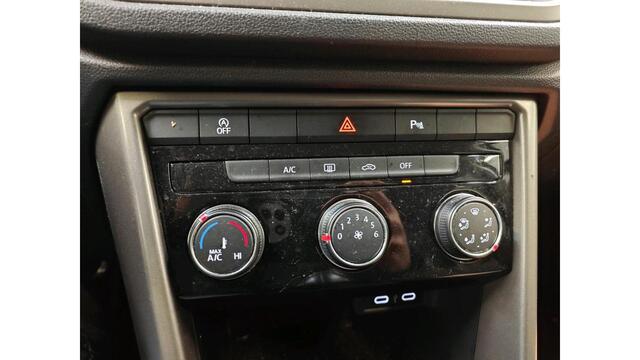 Volkswagen T-Roc 1.0 TSI Style Business NAVI TREKHAAK