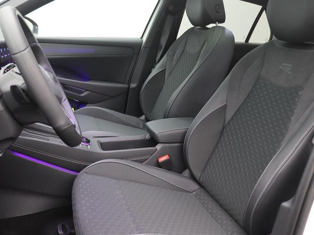 Volkswagen T-Roc 1.5 eTsi R-Line First Edition 150PK DSG Pano-Schuifdak, Trekhaak, Black Style, 20" LM Velgen, Keyless, Side Asisst, Matrix LED-Verlichting, Achteruitrijcamera