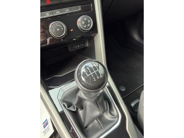 Volkswagen T-Roc 1.5 TSI Style Carplay Adapt.cruise PDC 12 mnd. Bovag garantie