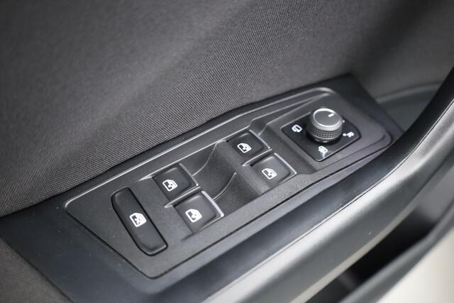 Volkswagen T-Roc 1.5 TSI Sport DSG | Digi. Cockpit | Apple CarPlay | Adapt. Cruise | Beats Audio | Dodehoekdet.| PDC V+A