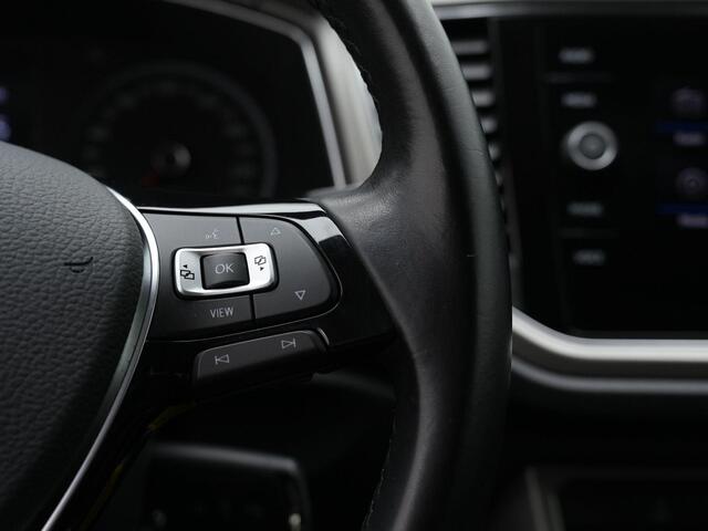 Volkswagen T-Roc 1.0 TSI 110 pk Style | Trekhaak | Navigatie | Adaptive Cruise | Navigatie | Parkeersensoren voor/achter