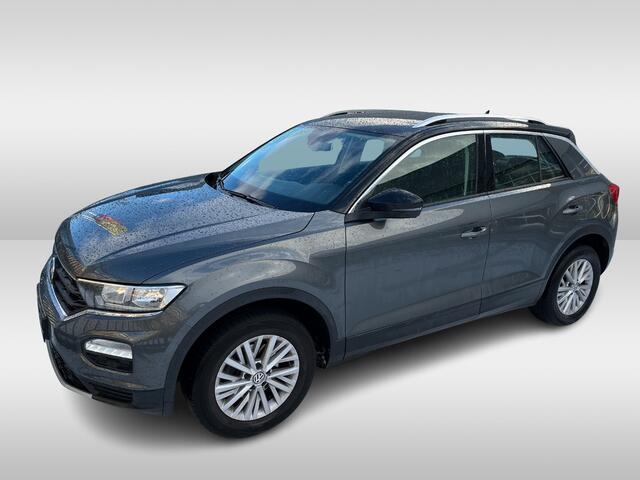 Volkswagen T-Roc 1.5 TSI 150pk Style DSG Automaat Navigatie / Parkeersensoren / Trekhaak / App-connect / Spiegelpakket