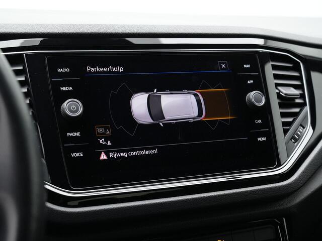 Volkswagen T-Roc 1.5 TSI 150 pk DSG Sport | Panoramadak | Standkachel | Elektrische achterklep | Stoelverwarming | Navigatie