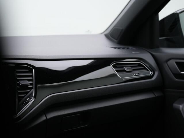 Volkswagen T-Roc 1.5 TSI 150 pk DSG Sport | Panoramadak | Standkachel | Elektrische achterklep | Stoelverwarming | Navigatie