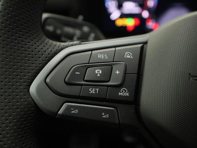 Volkswagen T-Roc 1.5eTSI 150pk R-Line First Edition Black Style DSG · 360°Camera · Head-up Display · Stuur- & Stoelverwarming · Keyless · Side Assist · Apple/Android Car Play · Garantie t/m 09-11-2027