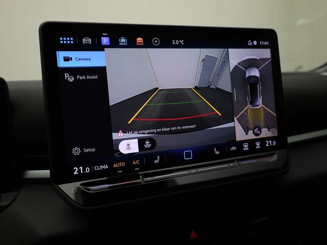 Volkswagen T-Roc 1.5eTSI 150pk R-Line First Edition Black Style DSG · 360°Camera · Head-up Display · Stuur- & Stoelverwarming · Keyless · Side Assist · Apple/Android Car Play · Garantie t/m 09-11-2027