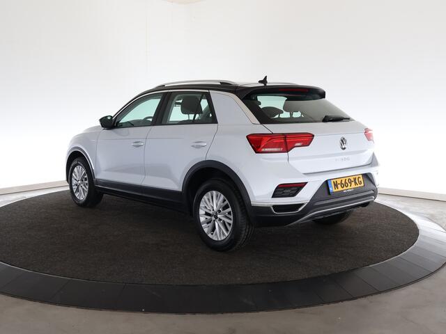 Volkswagen T-Roc 1.5 TSI Style Business | Schuif/kanteldak | Camera | Adaptive Cruise Control |