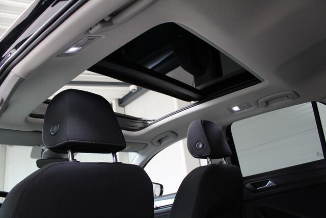 Volkswagen T-Roc 1.5 TSI 150PK Style R-Line DSG Navigatie | Panoramadak | Camera | Beats Audio | El. achterklep