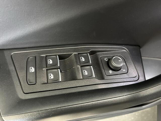 Volkswagen T-Roc 1.5 TSI 150pk DSG R-Line Business · Camera · Panoramadak · Trekhaak afneembaar · Apple/Android Car Play · Navigatie · 18'' Inch ·