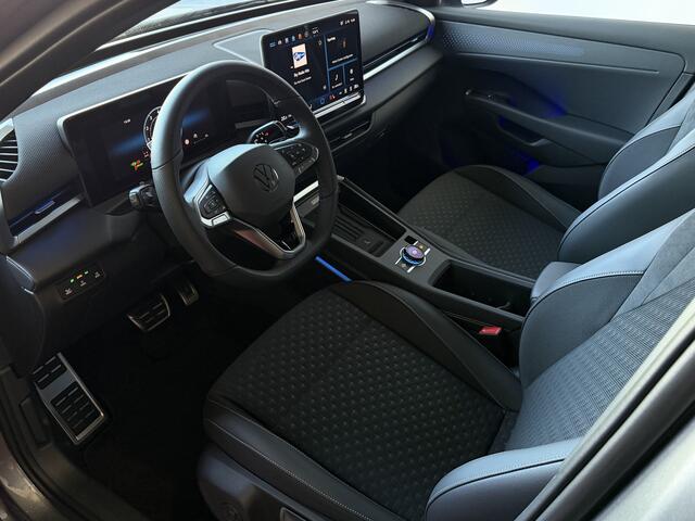 Volkswagen T-Roc 1.5 eTsi 150PK R-LINE EDITION BLACK STYLE IQ LED/GRIL/LOGO STOEL/STUUR.VERW ELEK.KLEP 2026