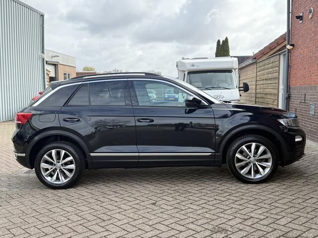 Volkswagen T-Roc 1.5 TSI Sport Business R | AUTOMAAT | TREKHAAK | CAMERA | PANO | NAVI |