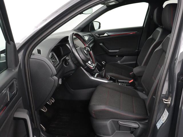 Volkswagen T-Roc 1.5 TSI Sport | Trekhaak | Virtual Cockpit | Carplay | Full LED | Adaptive cruise | Navigatie | Climate control | Parkeerhulp | Bluetooth | 17'' | Getint glas