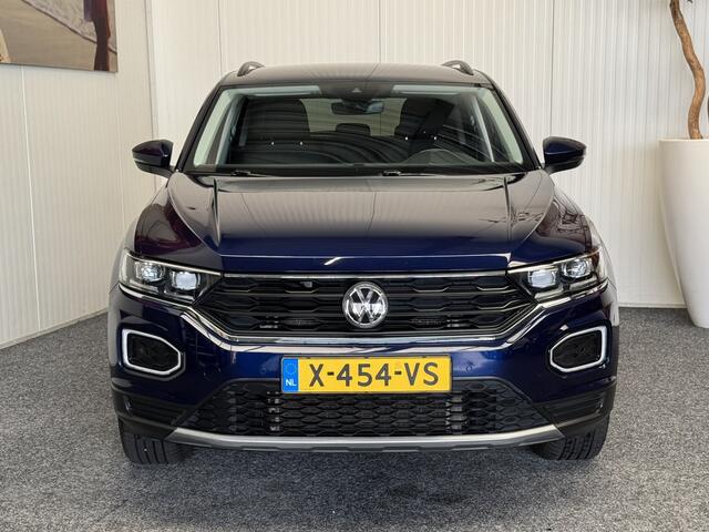 Volkswagen T-Roc 1.5 TSI Style Business NAVIGATIE ADAPTIVE CRUISE CONTROL APPLE CARPLAY/ANDROID RIJSTROOKSENSOREN ACHTERUITRIJCAMERA AFN. TREKHAAK ZEER MOOI ! 3010