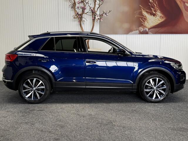 Volkswagen T-Roc 1.5 TSI Style Business NAVIGATIE ADAPTIVE CRUISE CONTROL APPLE CARPLAY/ANDROID RIJSTROOKSENSOREN ACHTERUITRIJCAMERA AFN. TREKHAAK ZEER MOOI ! 3010