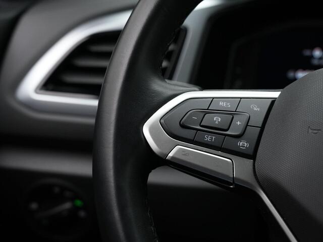 Volkswagen T-Roc 1.5 TSI 150 pk DSG Life | Navigatie | Adaptive Cruise | Parkeersensoren voor/achter | Carplay | 2-zone Climatronic