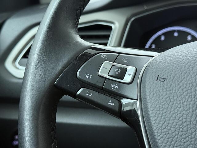 Volkswagen T-Roc 1.0 TSI Style | 110 PK | Climate control | Navigatiesysteem | Adaptive cruise control |