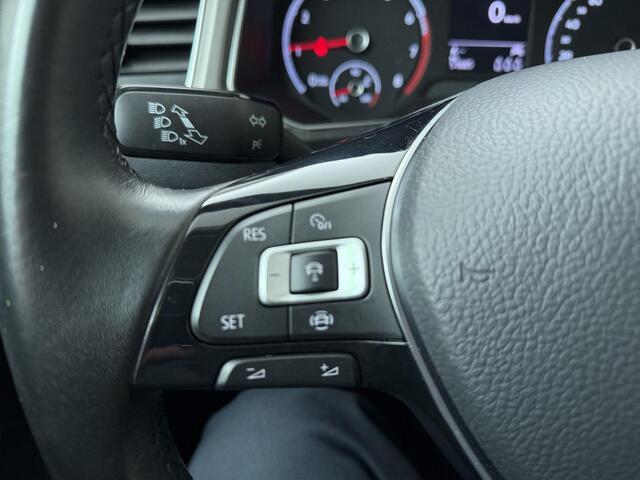 Volkswagen T-Roc 1.0 TSI Style | 110 PK | Adaptive cruise control | Climate control | Navigatiesysteem | Apple Carplay/Android Auto |