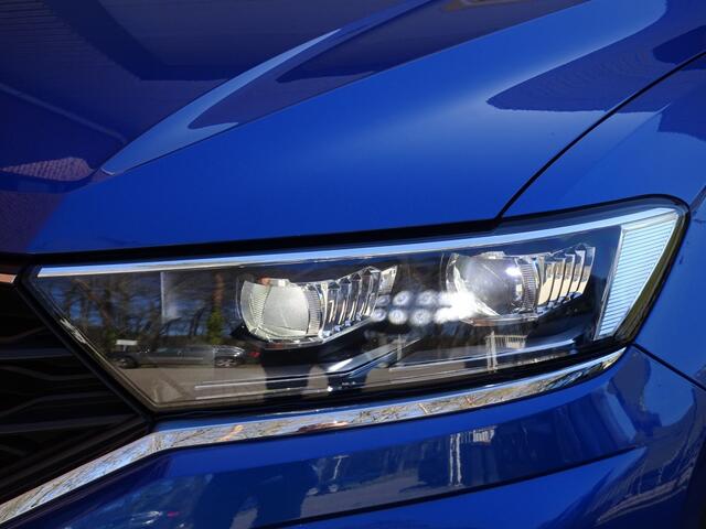 Volkswagen T-Roc 2.0 TSI 190pk DSG 4M *Pano/Leer/Digi/Trekh/NL Auto*