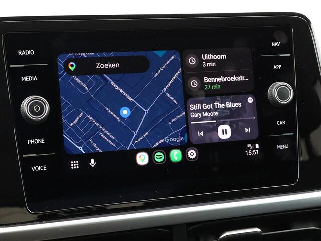 Volkswagen T-Roc 1.0 TSI 110pk Life · Camera · Apple/Android Car Play · P-Sensoren · Airco · Navigatie · 16'' Inch ·