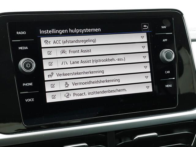 Volkswagen T-Roc 1.0 TSI 110pk Life · Camera · Apple/Android Car Play · P-Sensoren · Airco · Navigatie · 16'' Inch ·