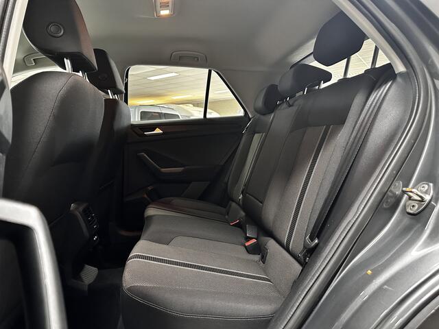 Volkswagen T-Roc 1.5 TSI Style Business/ Automaat/ Trekhaak/ Camera/ Elek.Klep/ Apple+Android/ DAB+/ Clima/ Navi/ Cruise/ Bluetooth. Multi.LEDER.Stuur/ Elek.pakket/ Isofix/ PDC.