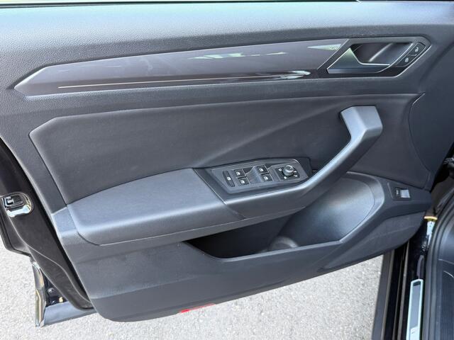 Volkswagen T-Roc 1.5 TSI 150pk DSG 2x R-line | Virtual | Camera | Dode hoek | Adapt. Cruise | Led | Elek. achterklep | Rijklaar incl. garantie