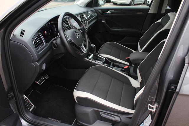 Volkswagen T-Roc 1.5 TSI Sport / Trekhaak / Camera / Virtual Cockpit / Keyless / 17'' / CarPlay / Stuur+Stoelverwarming / DAB / ACC