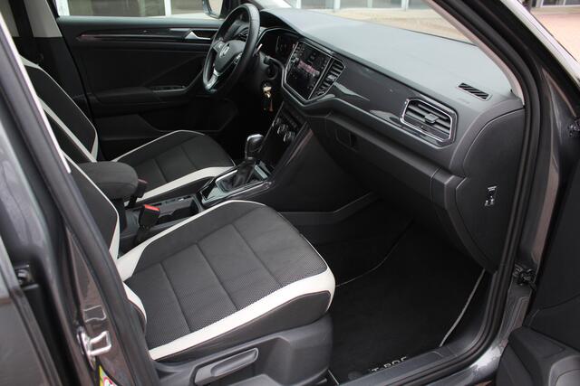 Volkswagen T-Roc 1.5 TSI Sport / Trekhaak / Camera / Virtual Cockpit / Keyless / 17'' / CarPlay / Stuur+Stoelverwarming / DAB / ACC