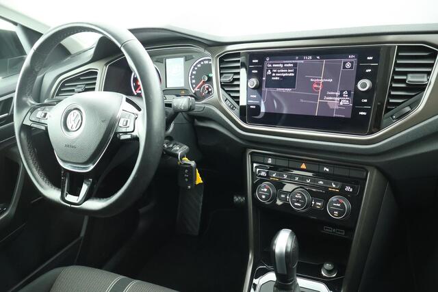 Volkswagen T-Roc 1.5 TSI 150pk DSG Style Trekhaak Camera Stoelverwarming Led Panoramadak Navigatie