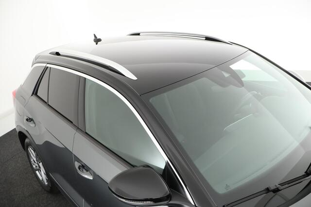 Volkswagen T-Roc 1.5 TSI 150pk R-Line Trekhaak Camera Stoelverwarming + Massage Virtual Cockpit Navigatie