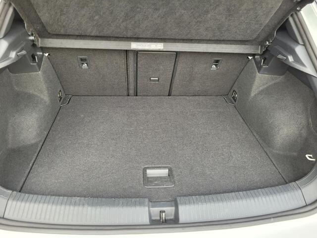 Volkswagen T-Roc 1.5 TSI Sport | Automaat | Digi Dashboard | Navigatie | Camera | Trekhaak