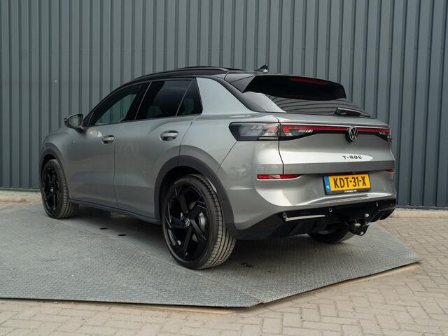 Volkswagen T-Roc 1.5 eTsi R-Line First Edition | Trekhaak wegkl. | 360 Camera | Panodak | Harman/Kardon | Prijs Rijklaar!!