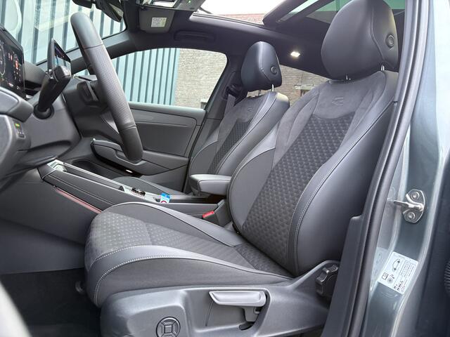 Volkswagen T-Roc 1.5 eTsi R-Line First Edition | Trekhaak wegkl. | 360 Camera | Panodak | Harman/Kardon | Prijs Rijklaar!!