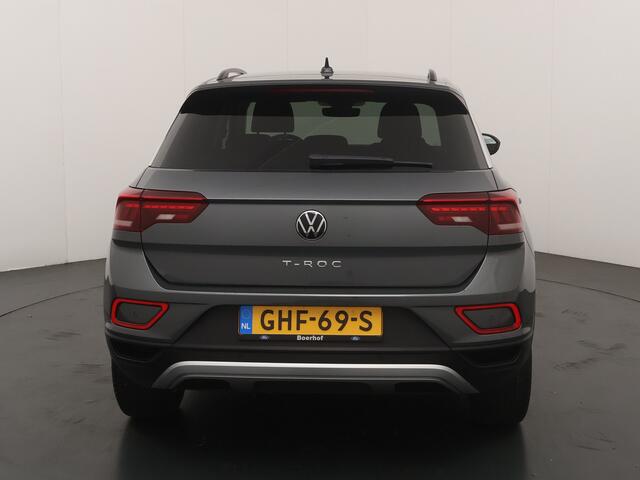 Volkswagen T-Roc 1.0 TSI 110 pk Life Business | Navi | Clima | LED | Stoelverwarming | 4 seiz. banden | Privacy glass