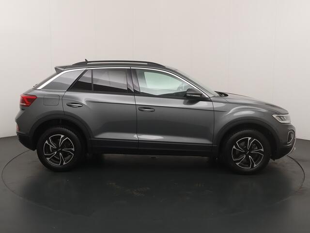 Volkswagen T-Roc 1.0 TSI 110 pk Life Business | Navi | Clima | LED | Stoelverwarming | 4 seiz. banden | Privacy glass