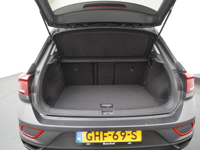 Volkswagen T-Roc 1.0 TSI 110 pk Life Business | Navi | Clima | LED | Stoelverwarming | 4 seiz. banden | Privacy glass
