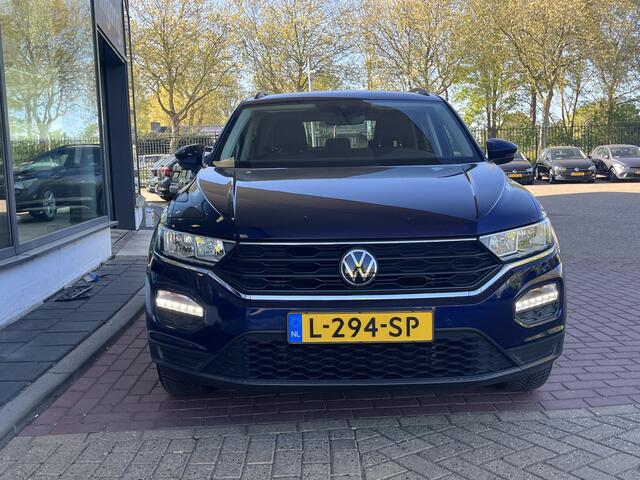Volkswagen T-Roc 1.0 TSI Style Business / Stoelverwarming / Adaptive Cruise / Navi / PDC
