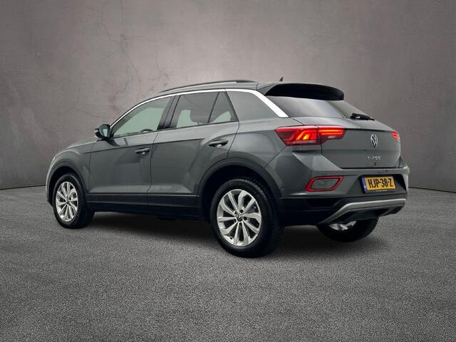 Volkswagen T-Roc Life Edition 1.5 TSI 150pk DSG Automaat Adaptive cruise control, Achteruitrijcamera, LED koplampen, App connect, Parkeersensoren, Airco, DAB, Radio