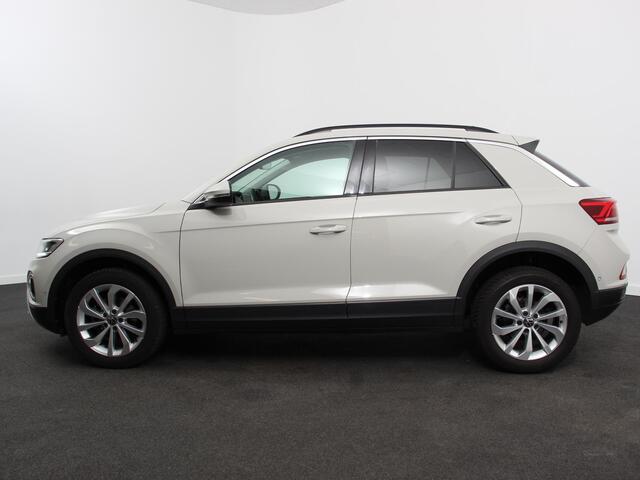 Volkswagen T-Roc 1.0 TSI Life Digitale Cockpit Navigatie Apple Carplay/Android Auto Adaptive Cruise control Parkeer sensoren Lichtmetalen Velgen 16" Extra Getint glas