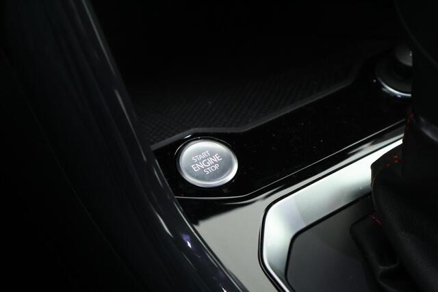 Volkswagen T-Roc 1.5 TSI 150pk DSG R-Line Sport Trekhaak Camera Stuur+Stoelverwarming Keyless Panoramadak Virtual Cockpit Navigatie