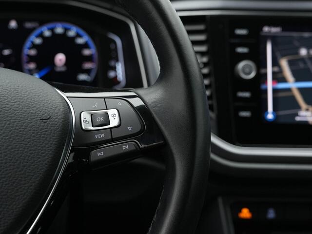 Volkswagen T-Roc Cabrio 1.5 TSI 150 pk DSG R-Line | Trekhaak | Leder | Beats | Stuur-/stoelverwarming | Achteruitrijcamera | Adaptive Cruise | Navigatie