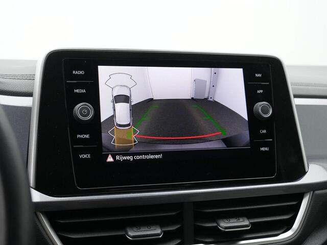 Volkswagen T-Roc 1.5 TSI 150 pk DSG Style | Trekhaak | Achteruitrijcamera | Navigatie | Adaptive Cruise | Stoelverwarming | Keyless Entry