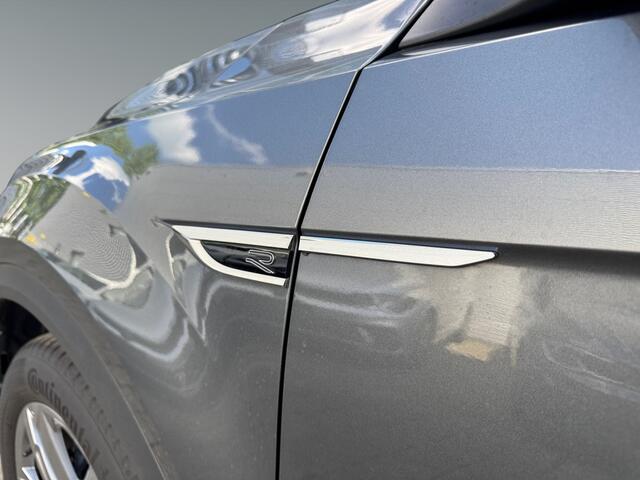 Volkswagen T-Roc 1.5 150pk TSI R-Line Edition Navigatie 'Discover Media' | Afneembare trekhaak | Parkeerassistent (Park Assist)
