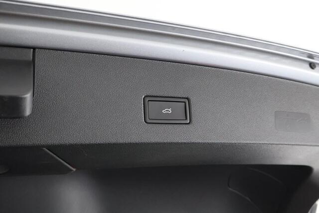Volkswagen T-Roc 1.5 TSI 150pk DSG R-Line Edition Camera Stoelverwarming Keyless Adaptive Cruise Virtual Cockpit
