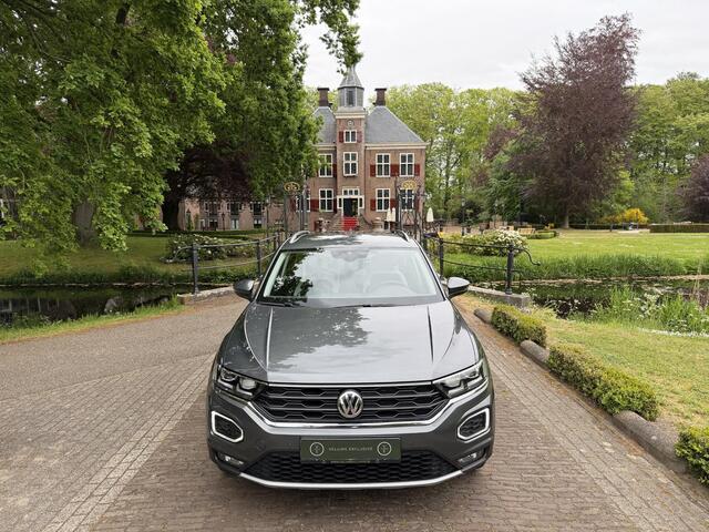 Volkswagen T-Roc 1.5 TSI Sport | Keyless | Camera | Trekhaak | DigiDash |