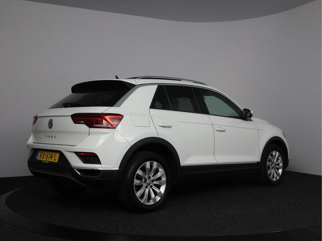 Volkswagen T-Roc 1.5 TSI Sport 150pk | Glazen schuif-kanteldak | Leer | Navigatie | LED