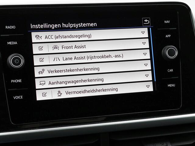 Volkswagen T-Roc 1.5 TSI 150pk DSG Life 75 Edition · Camera · Apple/Android Car Play · Trekhaak · Navigatie · P-Sensoren · Park Assist · 17'' Inch ·