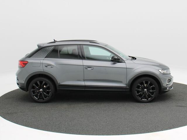 Volkswagen T-Roc 1.5 TSi 150 Pk Automaat Sport Business R-Line | Black Style | Camera | Stoelverwarming | Adaptive Cruise | Navigatie | CarPlay | Climatronic | 18 Inch | 89.335 Km !!